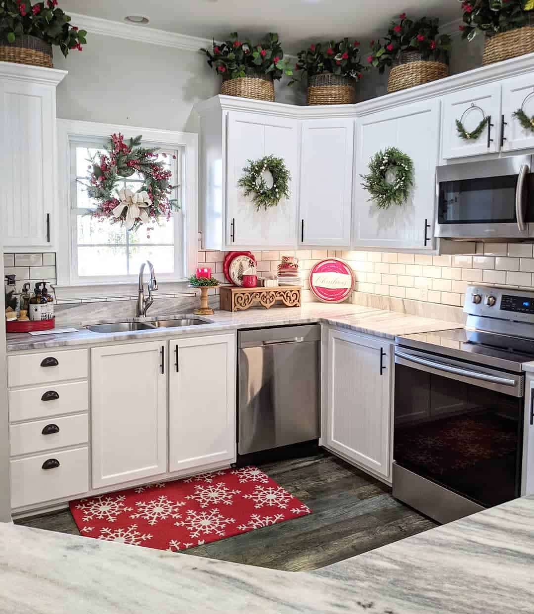 red kitchen decor